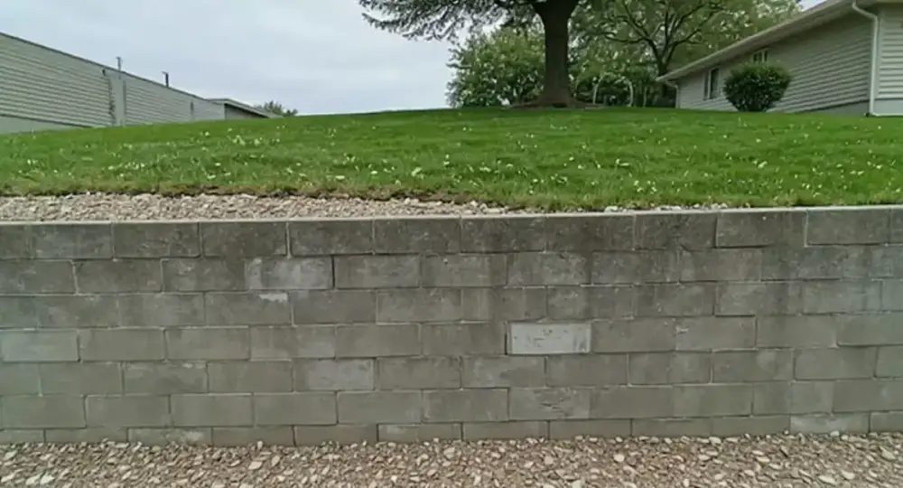 Concrete retaining wall by JLB in Ankeny, Iowa