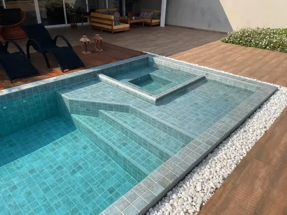 Elegance by Kisol Diamond fiberglass pool shell — pool installation by JLB in Grimes, Iowa