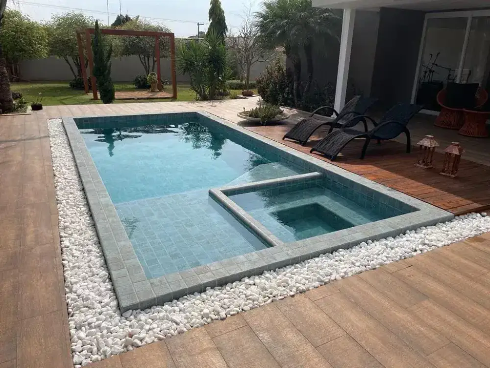 Elegance by Kisol Retro fiberglass pool shell — pool installation by JLB in Grimes, Iowa